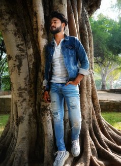 Ayush Khurana - Male escort in New Delhi Photo 6 of 8