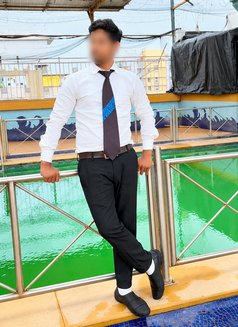 Karan - Male escort in Mumbai Photo 4 of 5