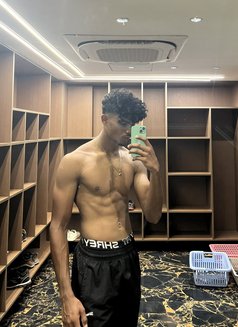 Goldie - Male escort in Mumbai Photo 1 of 5