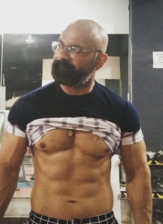 Sunny - Male escort in New Delhi Photo 2 of 4