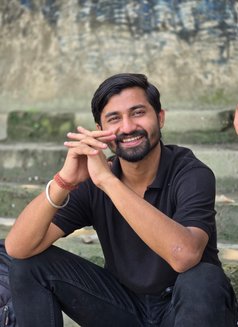 Kale Cma - Male adult performer in Kolkata Photo 3 of 7