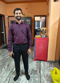 Kale Cma - Male adult performer in Kolkata Photo 4 of 7