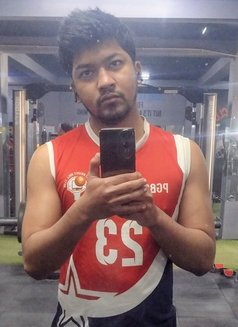 Secret Superstar - Male एस्कॉर्ट in Noida Photo 2 of 3
