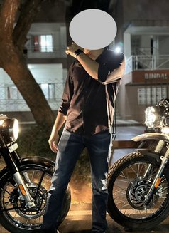 Mr Ray - Male escort in New Delhi Photo 2 of 3