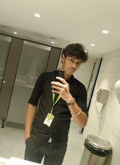 Ariyansh - Male escort in Pune Photo 1 of 5