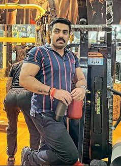 Vaibhav Chugh - Male escort in New Delhi Photo 2 of 8