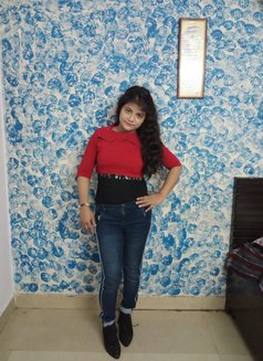 Seema - escort in Noida Photo 1 of 9