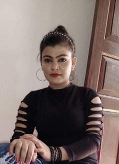 Seema - escort in Noida Photo 2 of 9