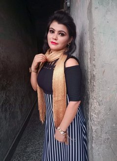 Seema - escort in Noida Photo 4 of 9