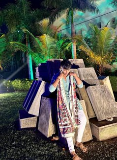 Aayush - Male एस्कॉर्ट in Noida Photo 1 of 2