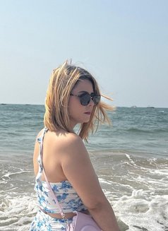 Carol - escort in New Delhi Photo 4 of 9