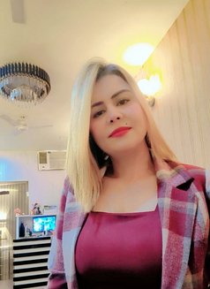 Carol - escort in New Delhi Photo 9 of 9