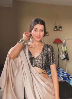 Maya - এস্কর্ট in New Delhi Photo 1 of 2