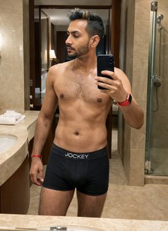 D/7 MASSAGE & P*S*Y LICKING EXPERT 🥵 - Male escort in New Delhi Photo 1 of 10