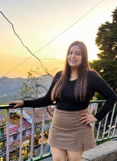 Daisy - escort in Gurgaon Photo 2 of 8