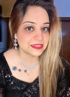 Daisy - escort in Gurgaon Photo 3 of 8
