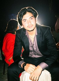 Roy - Male escort in New Delhi Photo 2 of 4