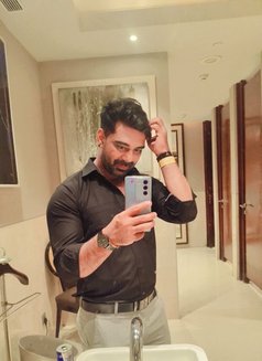 Rohan - Male एस्कॉर्ट in New Delhi Photo 5 of 5