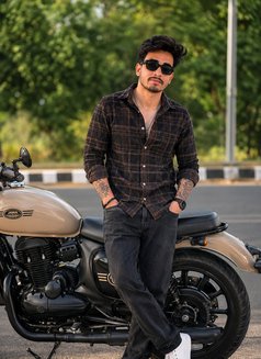 Samarsingh - Male escort in New Delhi Photo 2 of 5
