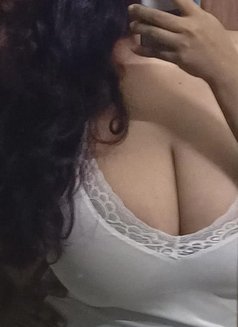 Amisha - escort in Mumbai Photo 1 of 3