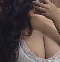 Amisha - escort in Mumbai Photo 1 of 3