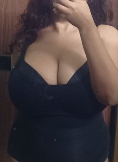 Amisha - escort in Mumbai Photo 2 of 3