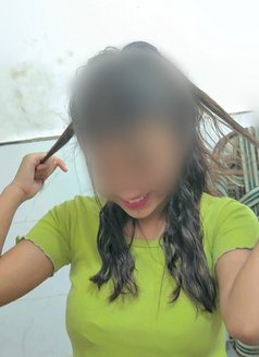 Divya - एस्कॉर्ट in New Delhi Photo 3 of 5