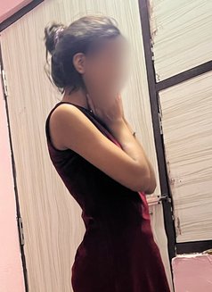 Divya - एस्कॉर्ट in New Delhi Photo 4 of 5