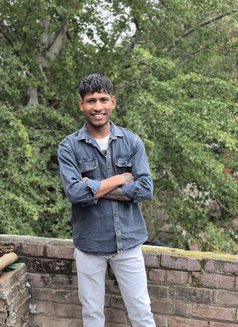 Dhruv Hr - Male escort in New Delhi Photo 2 of 11