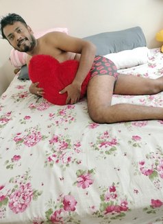 P. A Topper - Male escort in New Delhi Photo 4 of 6