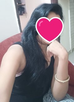 I Am Independent House Wife - एस्कॉर्ट in New Delhi Photo 1 of 3