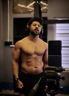 Raone - Male escort in Kolkata Photo 7 of 9