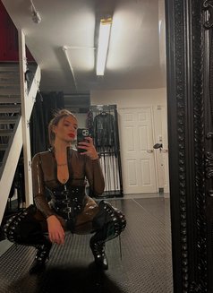 Lady May - डोमिनेट्रिक्स in New Delhi Photo 3 of 7