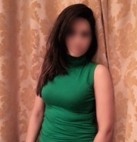 Female Escorts Near the Leela Ambience G - एस्कॉर्ट in Gurgaon
