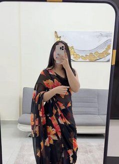 Call Girls in the Gaurs Sarovar Premiere - एस्कॉर्ट in Noida Photo 1 of 5