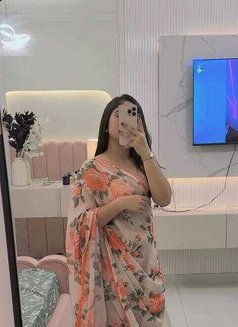 Call Girls in the Gaurs Sarovar Premiere - एस्कॉर्ट in Noida Photo 2 of 5