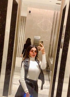 Jiya Khan - ఎస్కార్ట్ in Bangalore Photo 4 of 6