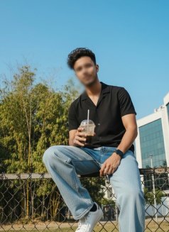 Booking for Only Females - Male escort in Kolkata Photo 3 of 4