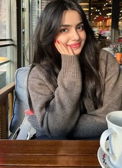 Nidhi - एस्कॉर्ट in Bangalore Photo 1 of 1