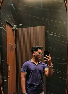 Yuviii - Male escort in Pune Photo 1 of 6
