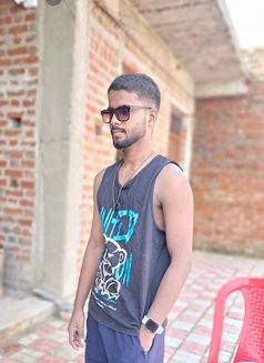 Yunus - Male एस्कॉर्ट in New Delhi Photo 1 of 4