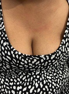 Shruthi - escort in Bangalore Photo 2 of 3