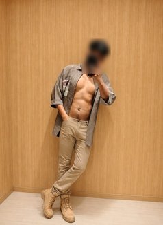Rohan - Male escort in New Delhi Photo 3 of 5