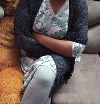 Tamil Homely Girls Available in Chennai - এস্কর্ট in Chennai