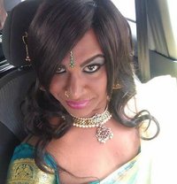 Kumudha - Transsexual dominatrix in Chennai
