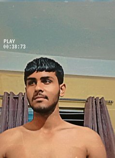 BCA Topper - Male एस्कॉर्ट एजेंसी in New Delhi Photo 2 of 7