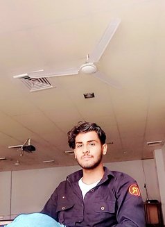 BCA Topper - Male एस्कॉर्ट एजेंसी in New Delhi Photo 7 of 7