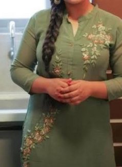 Shahana - এস্কর্ট in Kochi Photo 1 of 3