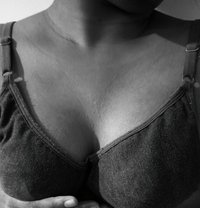 Minnuu Mallu Girl in Bangalore - एस्कॉर्ट in Bangalore