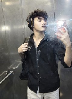 Leo - Male escort in New Delhi Photo 2 of 3